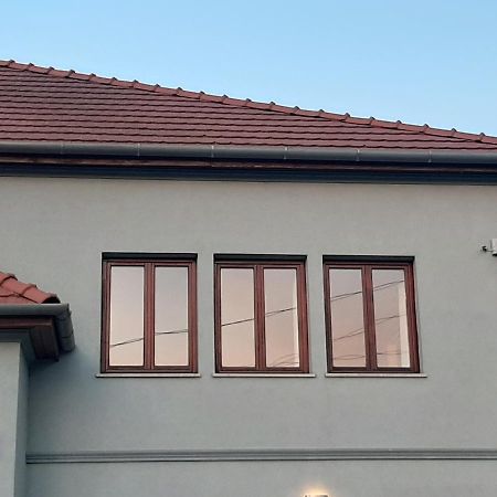 Megyeri Apartman Pocsmegyer Exterior photo