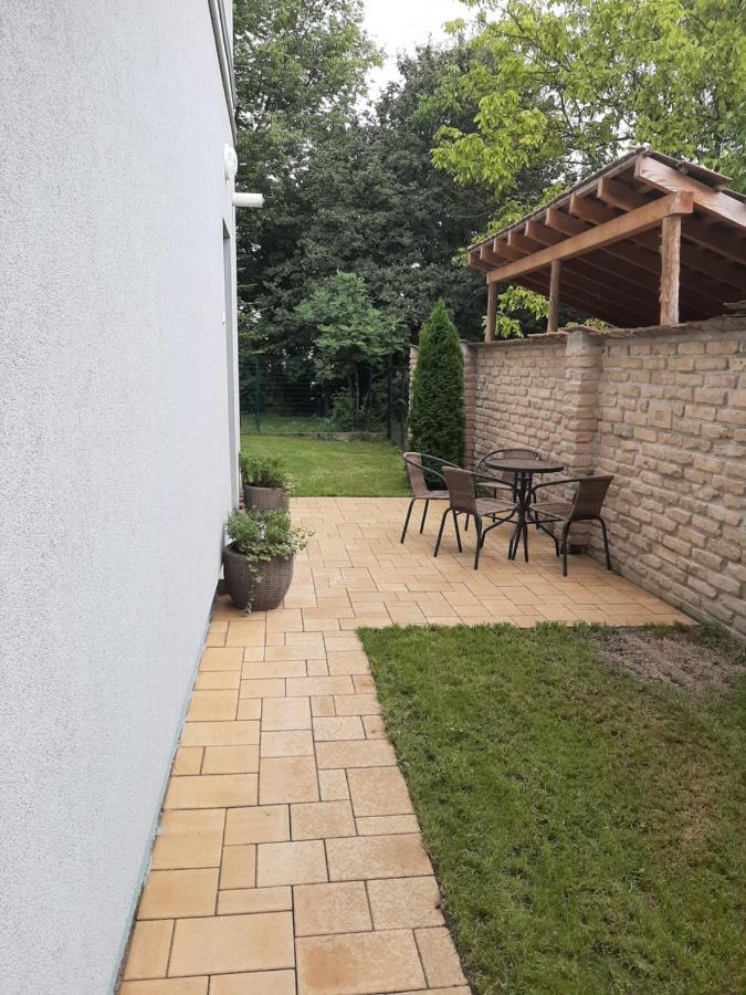 Megyeri Apartman Pocsmegyer Exterior photo