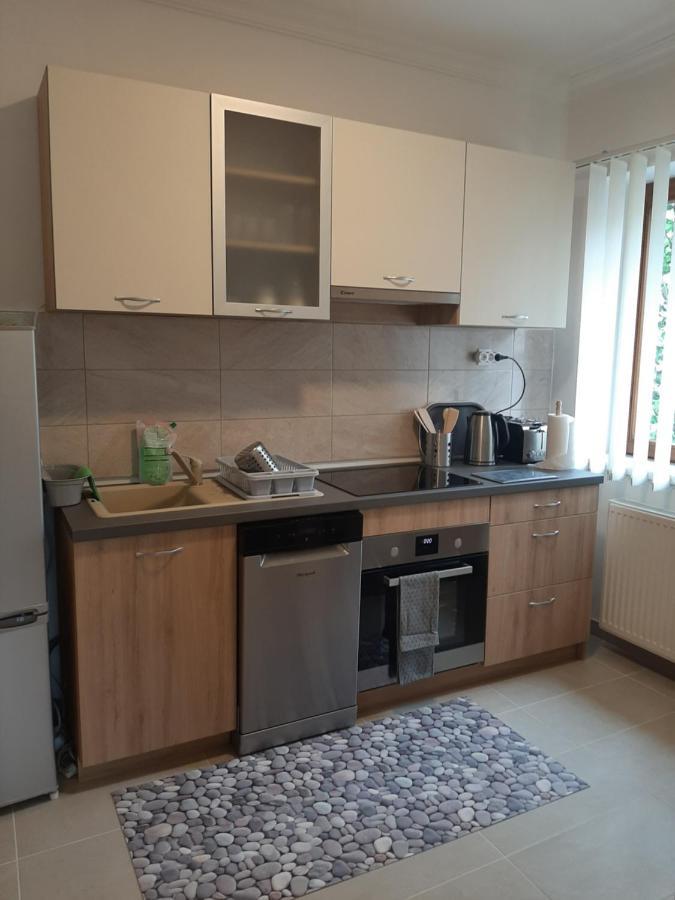 Megyeri Apartman Pocsmegyer Exterior photo