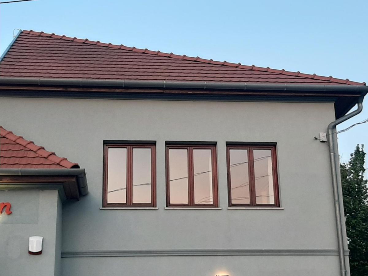 Megyeri Apartman Pocsmegyer Exterior photo